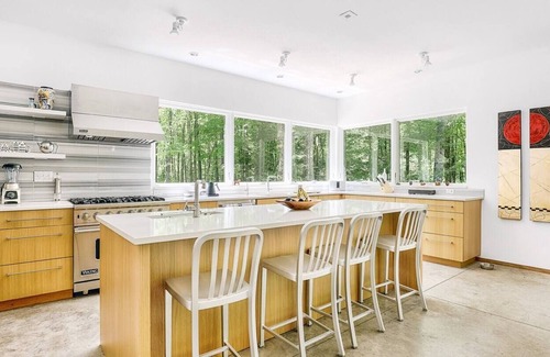 West Hurley Casa | Woodstock Forest Magic - Architectural gem on 5 serene acres - Private chef
