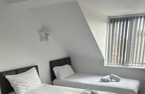 Hucknall Apartamento | Woodstock House Flat 9 - Your Hucknall Home: 2BR Apartment