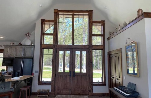 Kingsley Casa | Woodsy and Private- Dream House on a 7 Acre Pond