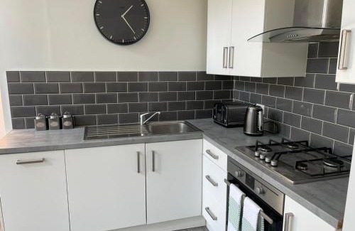 Liverpool Apartamento | Woolton Retreat Skylights Desk Parking