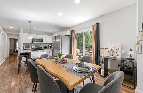 Austell Casa | '72 Atlanta Vintage Charm, Work/Play Ready for 10