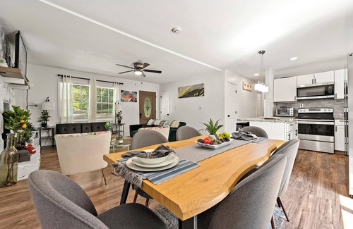 Austell Casa | '72 Atlanta Vintage Charm, Work/Play Ready for 10