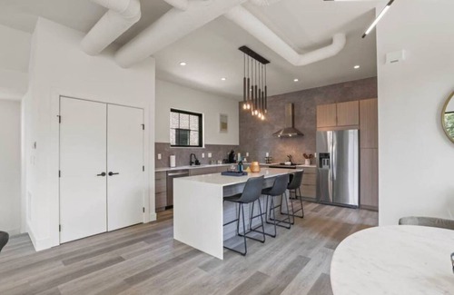 Downtown Columbus Apartamento | Work Of Art -3 Bedroom Elegant Townhome-columbus