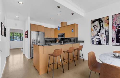 Civic Center Condominio | Work & Social Hub Condo in Hayes Valley