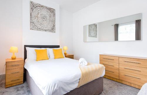 Landore Apartamento | Work Stay - 3BR - Near Stadium - Smart TVs
