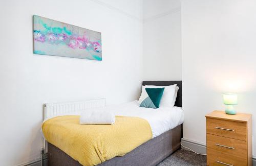 Landore Apartamento | Work Stay - 3BR - Near Stadium - Smart TVs