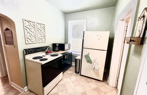 Minot Apartamento | 🐞 Workstation + 65" Smart TV + Laundry + Free Wi-Fi