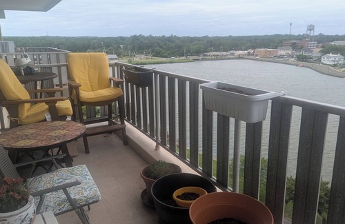 Interlaken Condominio | World Cup Rental 2-bedroom condo with WiFi, AC in delightful Asbury Park