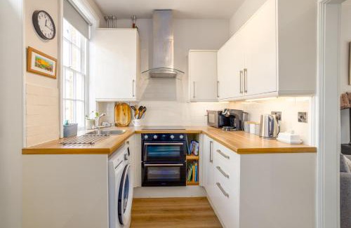 Saltaire Village Casa | World Heritage Saltaire Stylish Cottage
