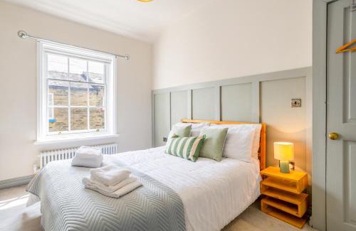 Saltaire Village Casa | World Heritage Saltaire Stylish Cottage