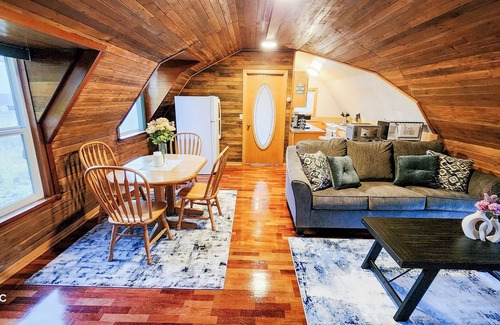 Womens Bay Casa | World War 2 Quonset Hut, River & Mountain Views, full kitchen & WiFi