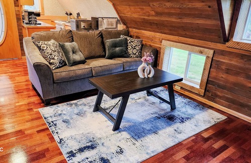 Womens Bay Casa | World War 2 Quonset Hut, River & Mountain Views, full kitchen & WiFi