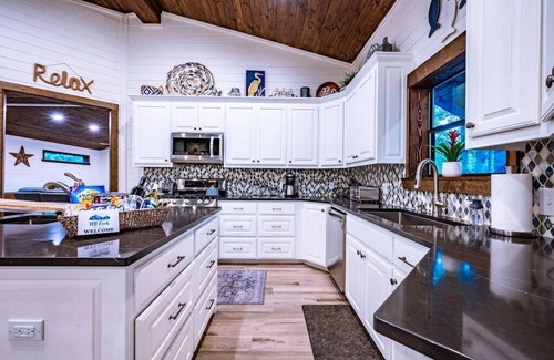 Broken Bow Cabina | Worth the Wait ~ Riverfront cabin with hot tub, game room, play set and views!