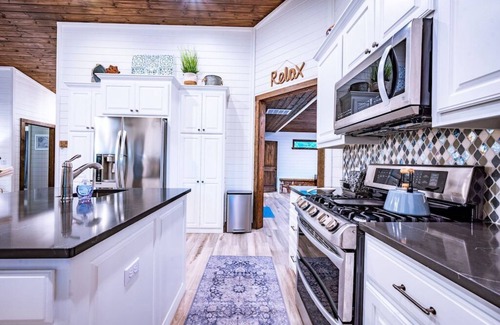 Broken Bow Cabina | Worth the Wait ~ Riverfront cabin with hot tub, game room, play set and views!