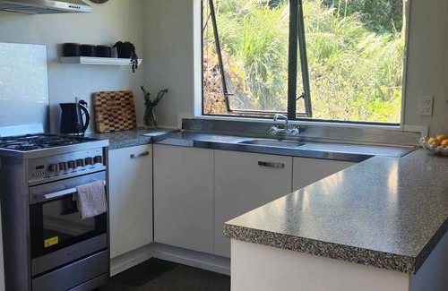 Matauri Bay Casa | Wow! Only a 2min walk to one of the most beautiful beaches in the tropical north