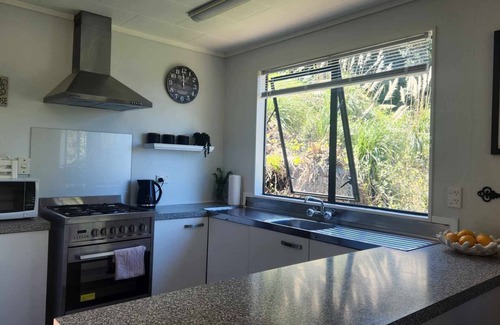 Matauri Bay Casa | Wow! Only a 2min walk to one of the most beautiful beaches in the tropical north