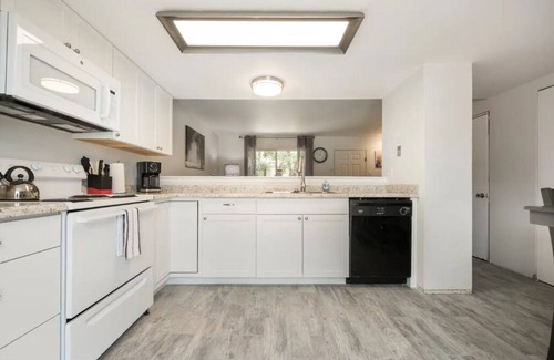 Cimarron Hills Condominio | ★Wow! What a Find! Stunning 2BR, 1.5 BA Townhouse★