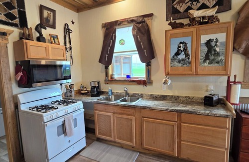 Cody Casa | Wrangler's Hideout- pet & horse friendly, views of Heart Mountain!