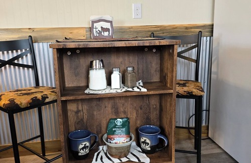 Cody Casa | Wrangler's Hideout- pet & horse friendly, views of Heart Mountain!