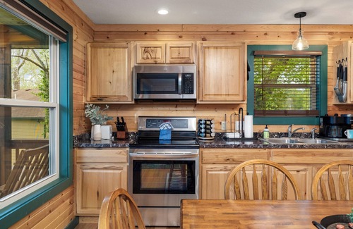 Branson Cabina | Wren Cabin - Private Hot Tub, Fireplace, and Lake View