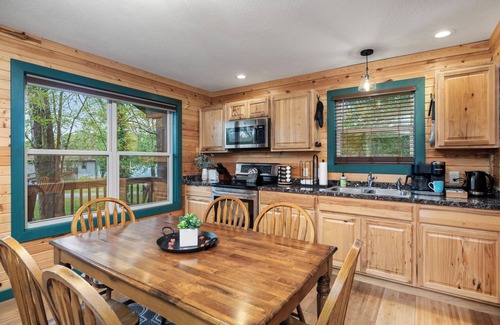 Branson Cabina | Wren Cabin - Private Hot Tub, Fireplace, and Lake View