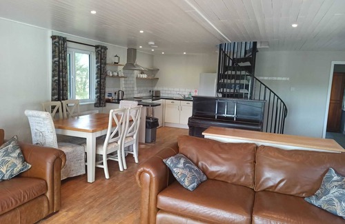 Torpoint Casa | Wringford Cottage Sleeps 6 (3 Bedrooms)