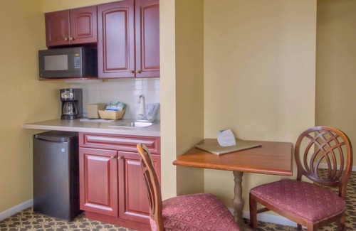 Jamestown Condominio | Wyndham Bay Voyage Inn | 1BR/1BA Queen Suite