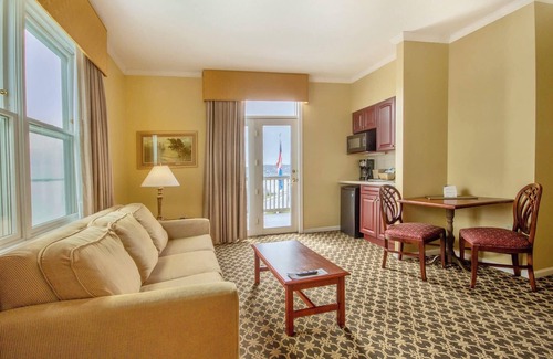 Jamestown Condominio | Wyndham Bay Voyage Inn | 1BR/1BA Queen Suite