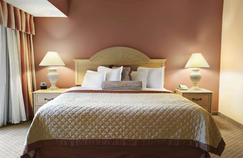 Biggs Field Hotel | Wyndham El Paso Airport Hotel & Waterpark