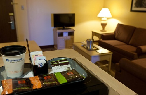 Biggs Field Hotel | Wyndham El Paso Airport Hotel & Waterpark