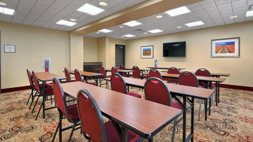 Lancaster Hotel | Wyndham Garden Lancaster CA