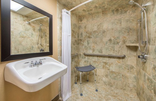 Wheatland Hotel | Wyndham Garden Oklahoma City Conference Ctr/Airpt/Bricktown