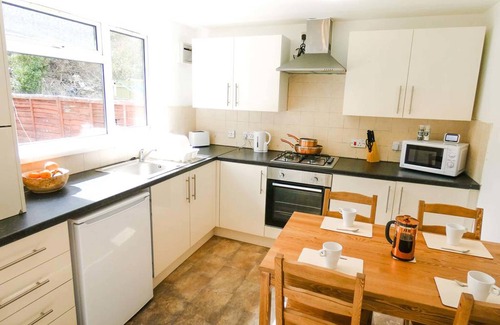 Abercwmboi Cabaña | Wyndham House for 6 for Brecons and Bike Park Wales