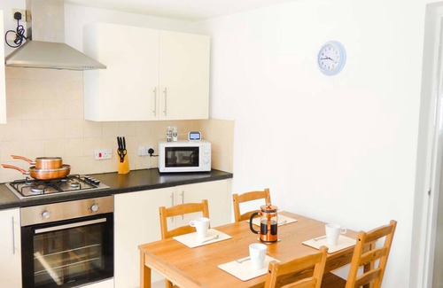 Abercwmboi Cabaña | Wyndham House for 6 for Brecons and Bike Park Wales