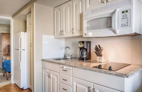 The Point Condominio | Wyndham Inn on Long Wharf |1BR/1BA King Bed Suite