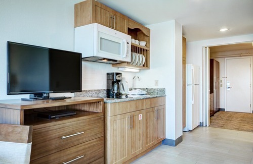 Yachting Village Complejo | Wyndham Inn on the Harbor ~ One Bedroom Suite ~ Two Queen Beds
