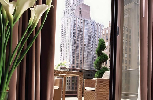 Tudor City Apartamento | Wyndham Midtown 45: 1 King Hotel Room in Luxury NYC Stay Near Times Square