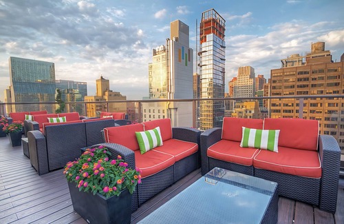 Tudor City Apartamento | Wyndham Midtown 45: 1 King Hotel Room in Luxury NYC Stay Near Times Square