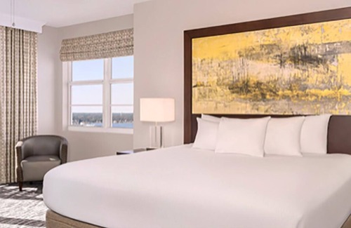 Seabreeze Historic District Complejo | Wyndham Ocean Walk on Daytona Beach!! Next door shopping and restaurants.