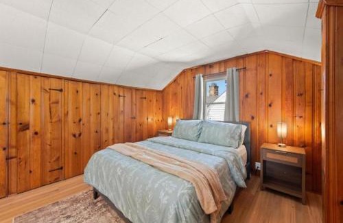 Euclid Casa | X 3BR Home Bright and Open In Euclid Near Cleveland