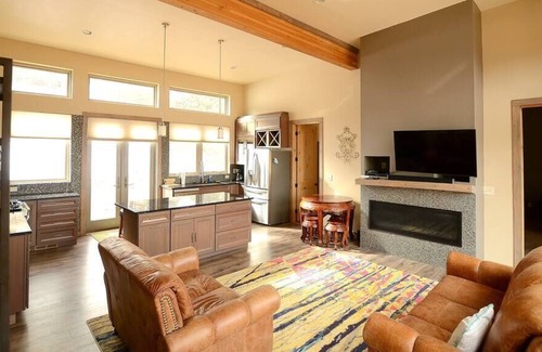 Carriage Hills Casa | Xanadu - 3 bedroom modern masterpiece