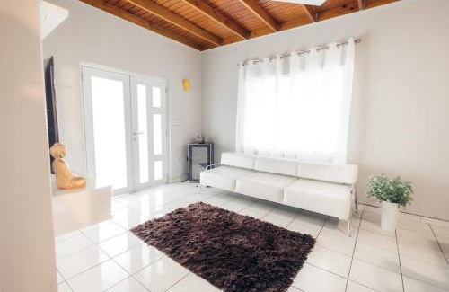 Bayamon Casa | XELOR | Cozy Home | Generator/Cistern | Bayamón