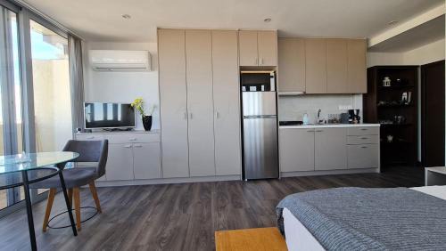 Kallithea Apartamento | Xenophon Suite at National Opera SNFCC Park