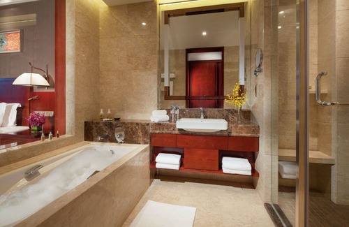 Weicheng District Hotel | Regal Airport Hotel Xian