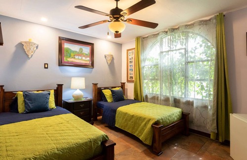 Pavas Cama Y Desayuno | XIN Bed & Breakfast