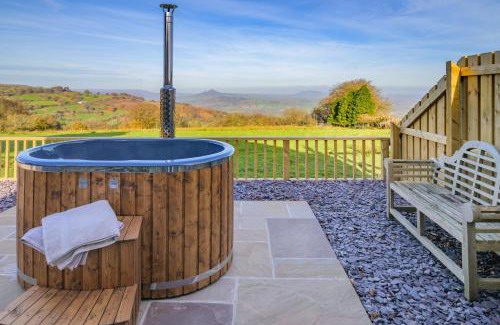 Llanvair Kilgeddin Casa | Y Golwg