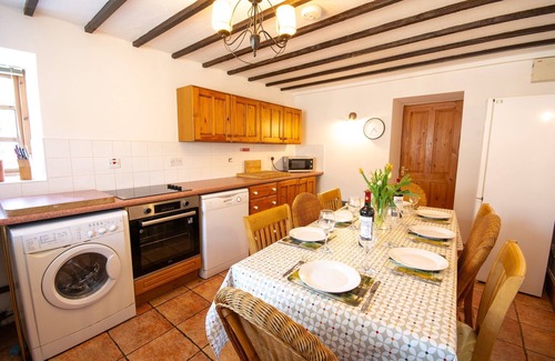 Bodffordd Cabaña | Y Wennol - sleeps 8 guests in 3 bedrooms