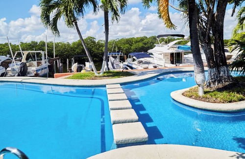 Zona Hotelera Casa | Yacht House in Hotel Zone Cancun, Mex