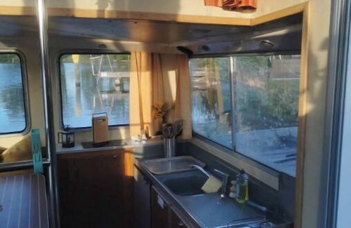 Hohenlychen Alquiler De Eote | Yachtcharter in Mecklenburgische Seenplatte· Locaboat Pénichette 935 W