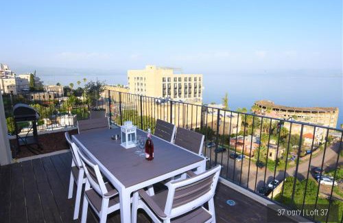 Tiberias Old City Apartamento | YalaRent La Mera- Suits Hotel with Sea of Galilee views